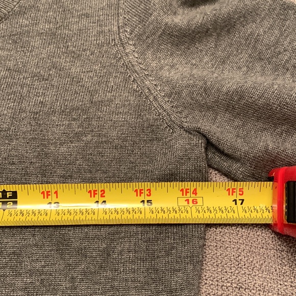 🌷WHBM Popover Gray Sweater with Shirt Tail Look Croc Print XS - Picture 10 of 12